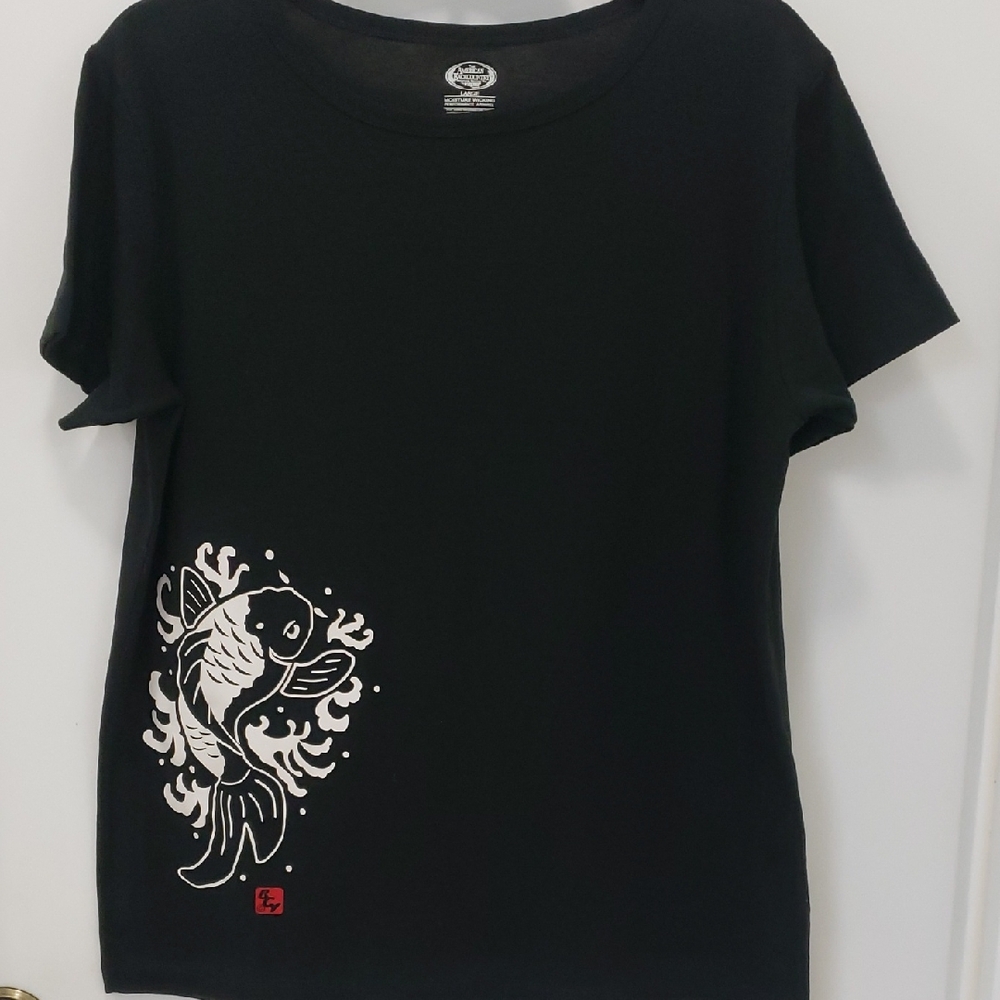 🎏〰️The American Backcountry〰️ Moisture Wicking Koi Tee L - Picture 2 of 5